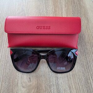 NWT! Womans GUESS sunglasses